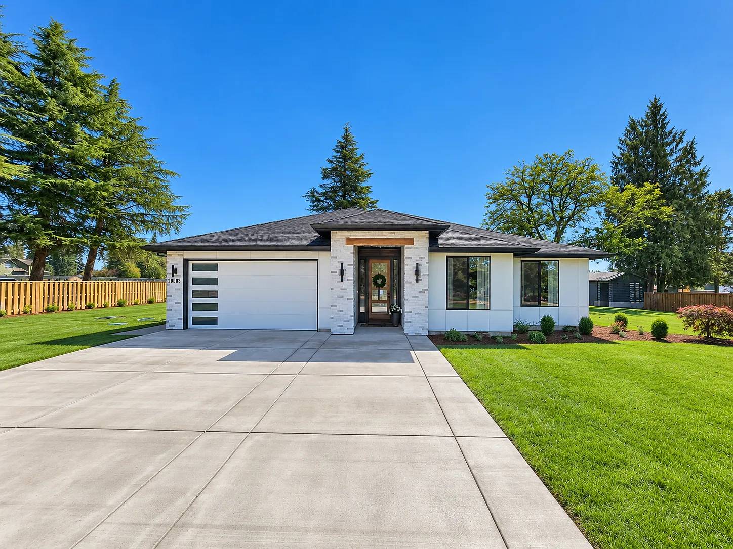 4 bed, 2156 sqft, $5,850 — Photo 3