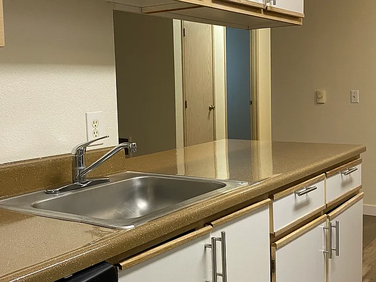 Chehalem Creek Apartments — Photo 32