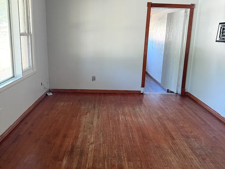 1410 N Ash St — Photo 2