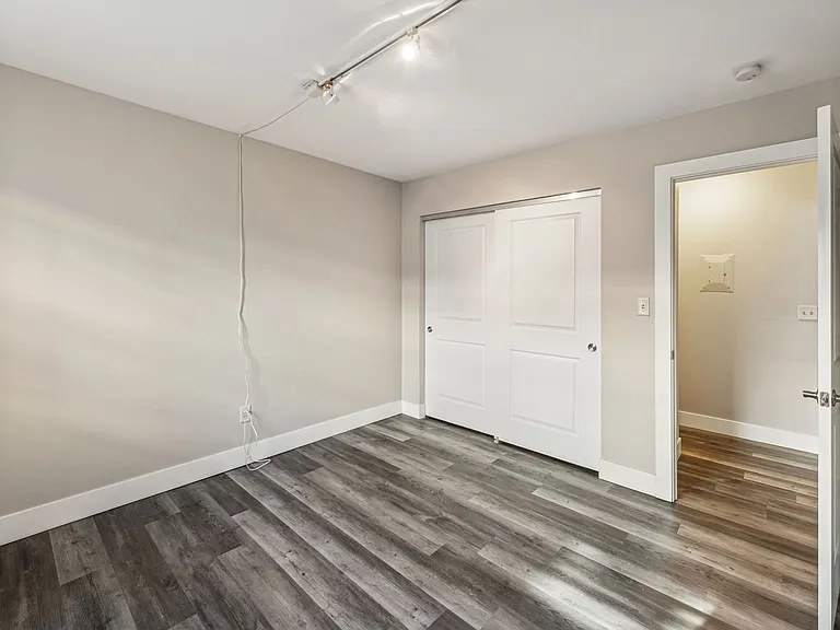2121 N Cambridge Ave #108 — Photo 13