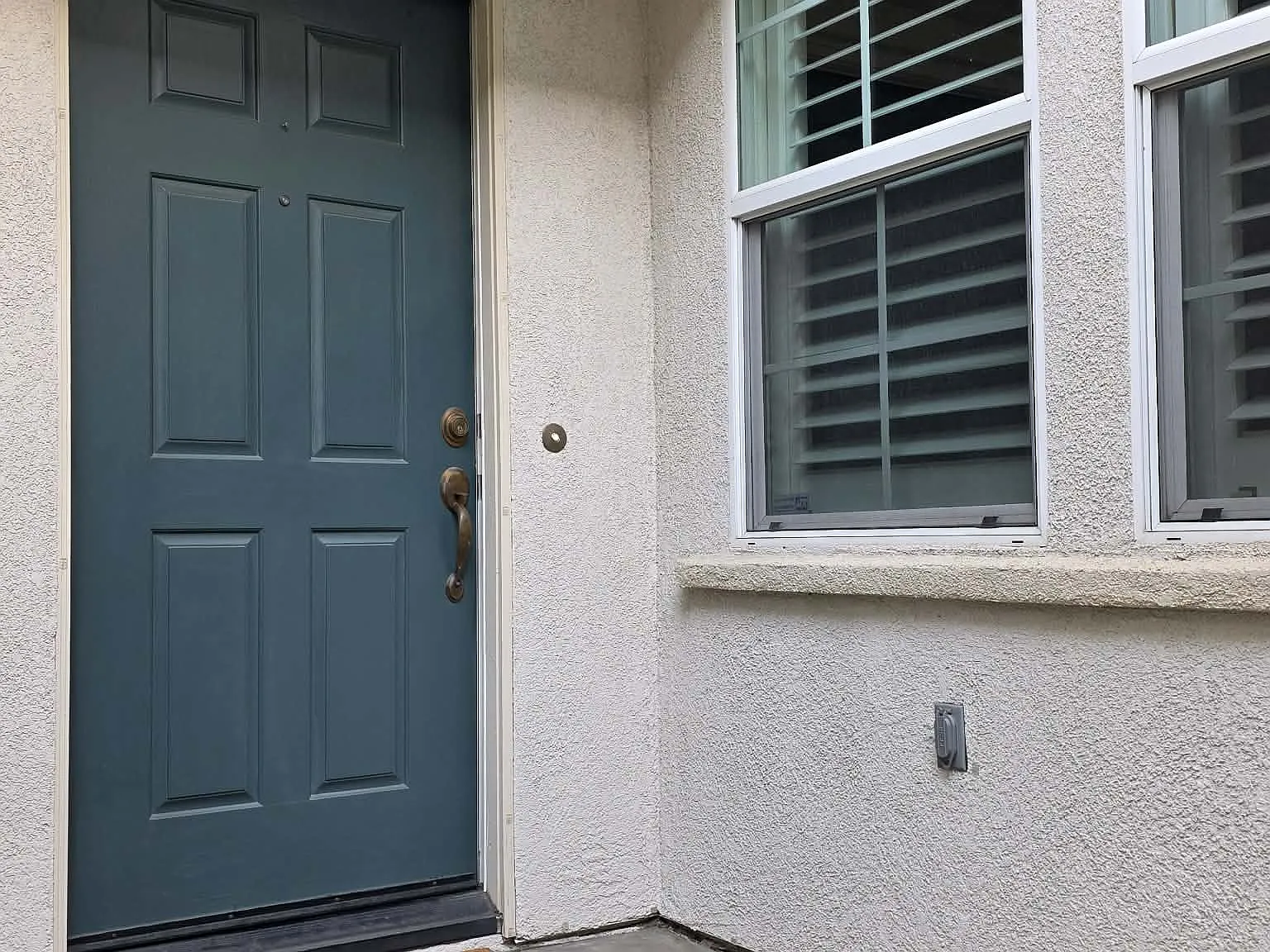 3 bed, 2.5 bath, 1700 sqft, $3,300 — Photo 1