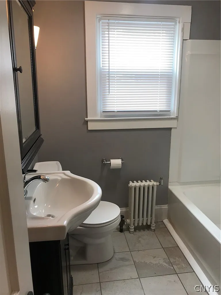 2 bed, 1.0 bath, 5688 sqft, $1,600 — Photo 4