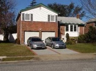 963 Iris Ln, Baldwin, NY 11510