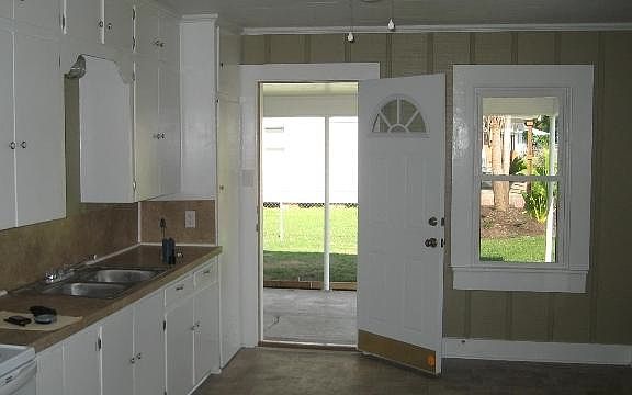 3rd image of 2203 Carmel Dr