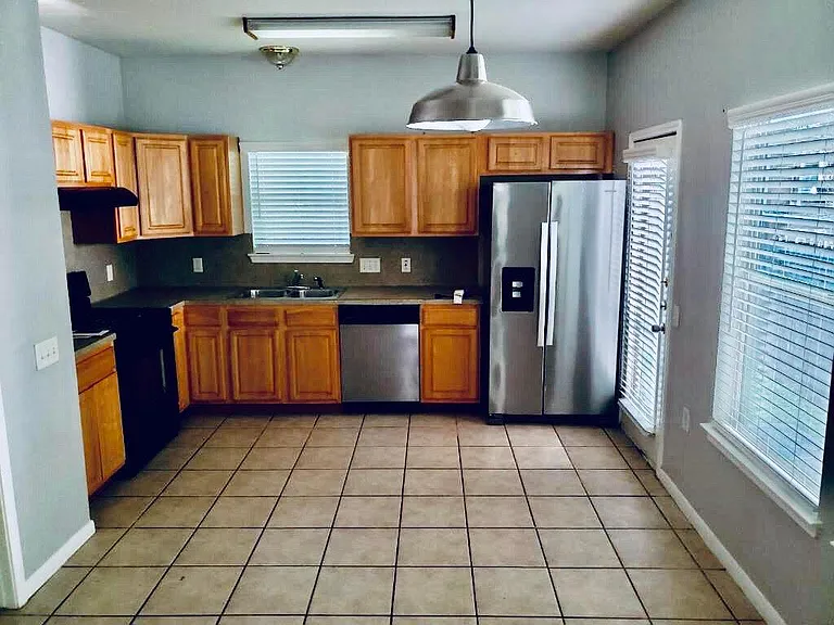 1208 Maple Ave #B — Photo 2