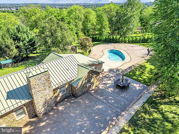 2nd image of 1851 Meetinghouse Rd