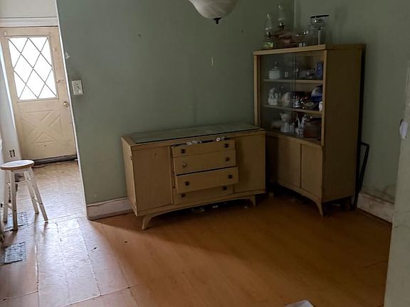 3rd image of 5748 Filbert St