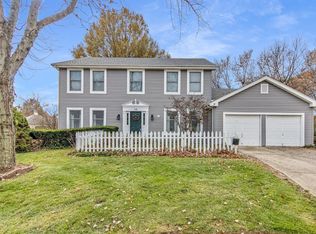 12 Heathercroft Ct, Chesterfield, MO 63017