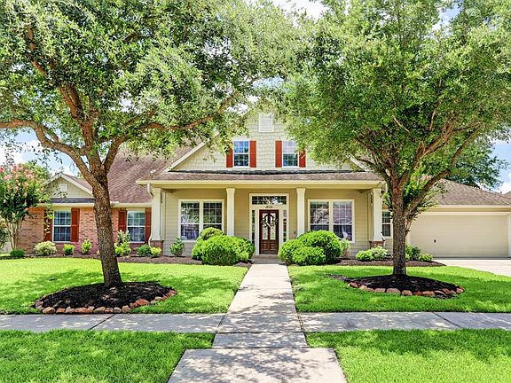 Sidewalks, great amenities, gorgeous trees. This one has it all.