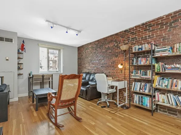 19 Wiget St APT 301, Boston, MA 02113