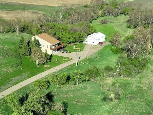754 56th Ave SW, Hazen, ND 58545