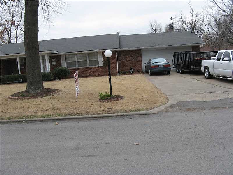 2nd image of 718 W Carlton St