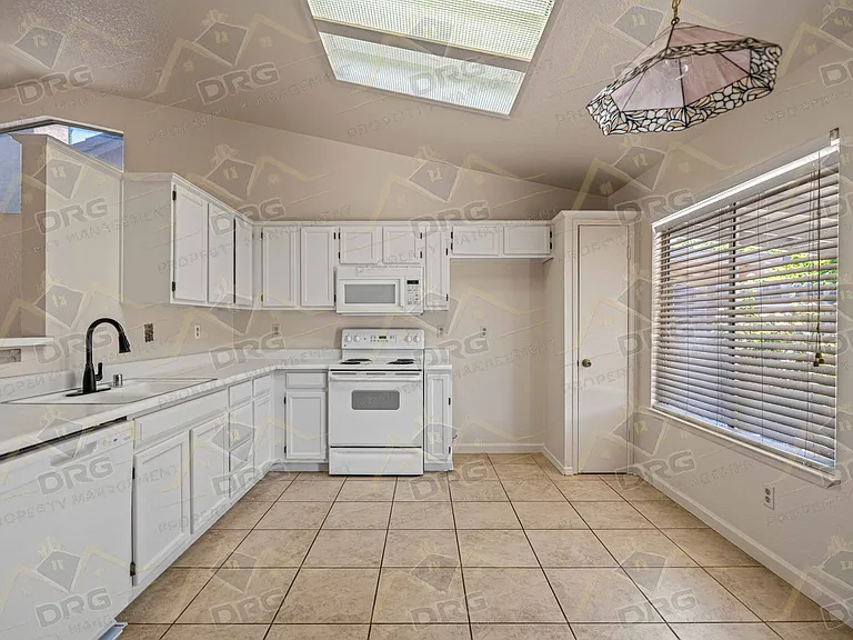 3524 Hallsboro Ct — Photo 8