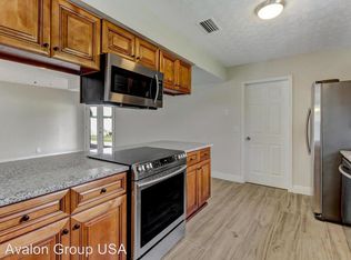 10246 Shore View Dr N, Jacksonville, FL 32218