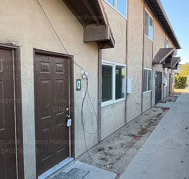 1405 Pacific St — Photo 2