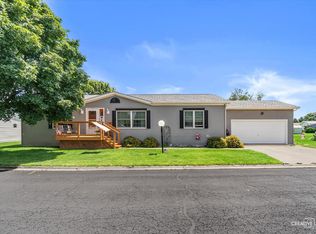 605 Bluebird Cir, Sandwich, IL 60548