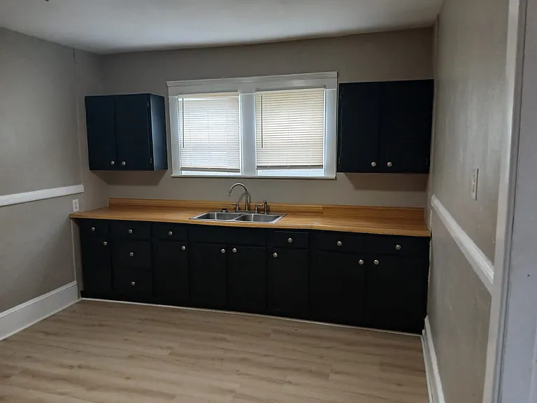 Willow St — Photo 1