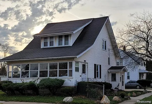 304 Ecorse Rd Photo 1