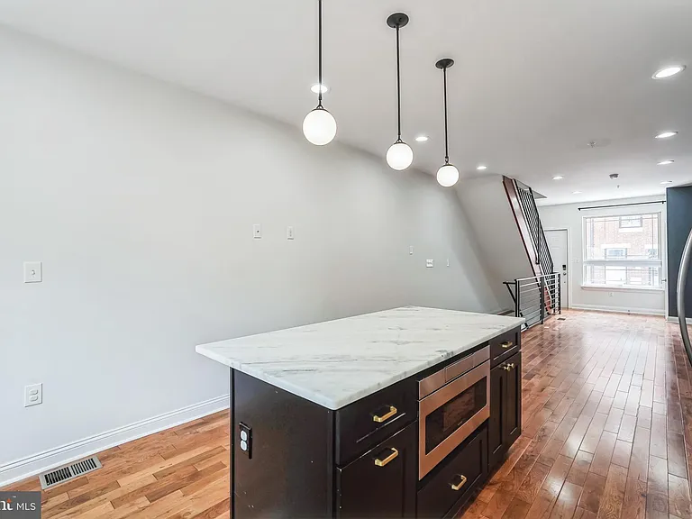 2241 Sears St — Photo 10