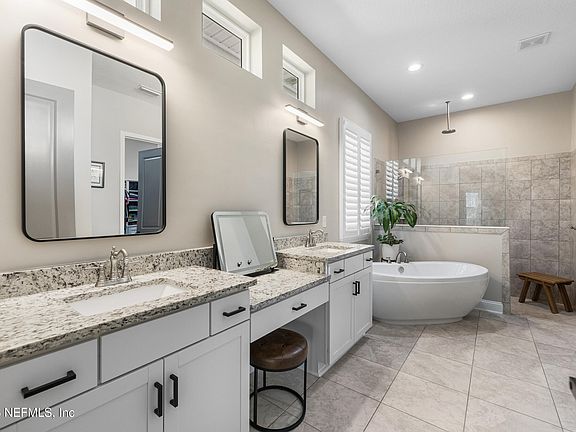 5th image of 447 GLENNEYRE Circle