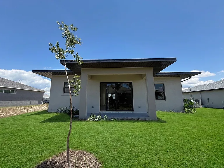 4226 NW 32nd Ln — Photo 38
