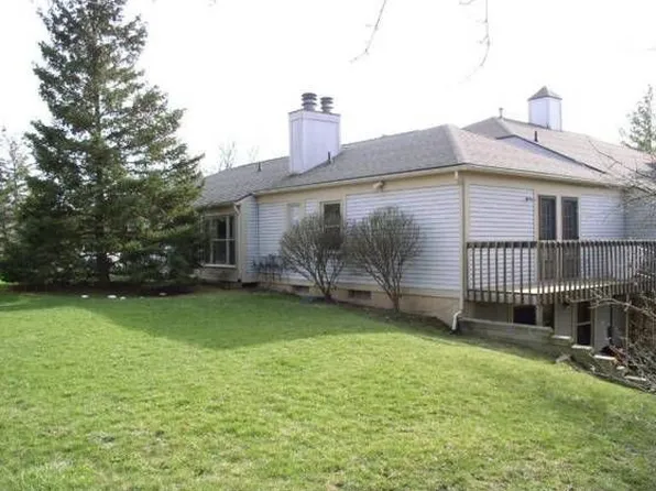 7220 Medallion Dr, Lansing, MI 48917