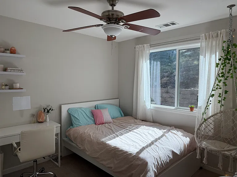 4th smaller bedroom