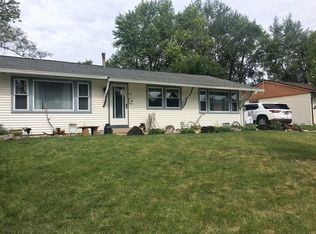 80 Alameda Dr, Carpentersville, IL 60110