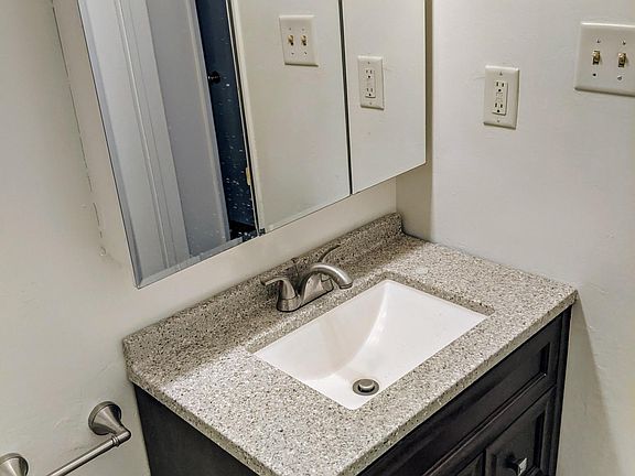 4th image of 1221 Amherst Ave APT 8