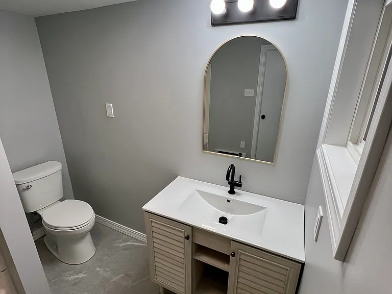 Full Bathroom