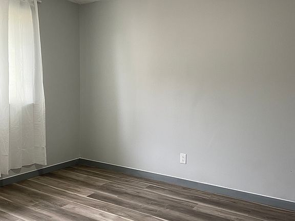 5th image of 4627 73rd St NW