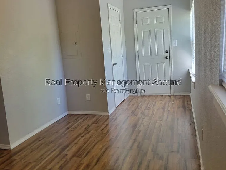 727 S Olympia Ave — Photo 14