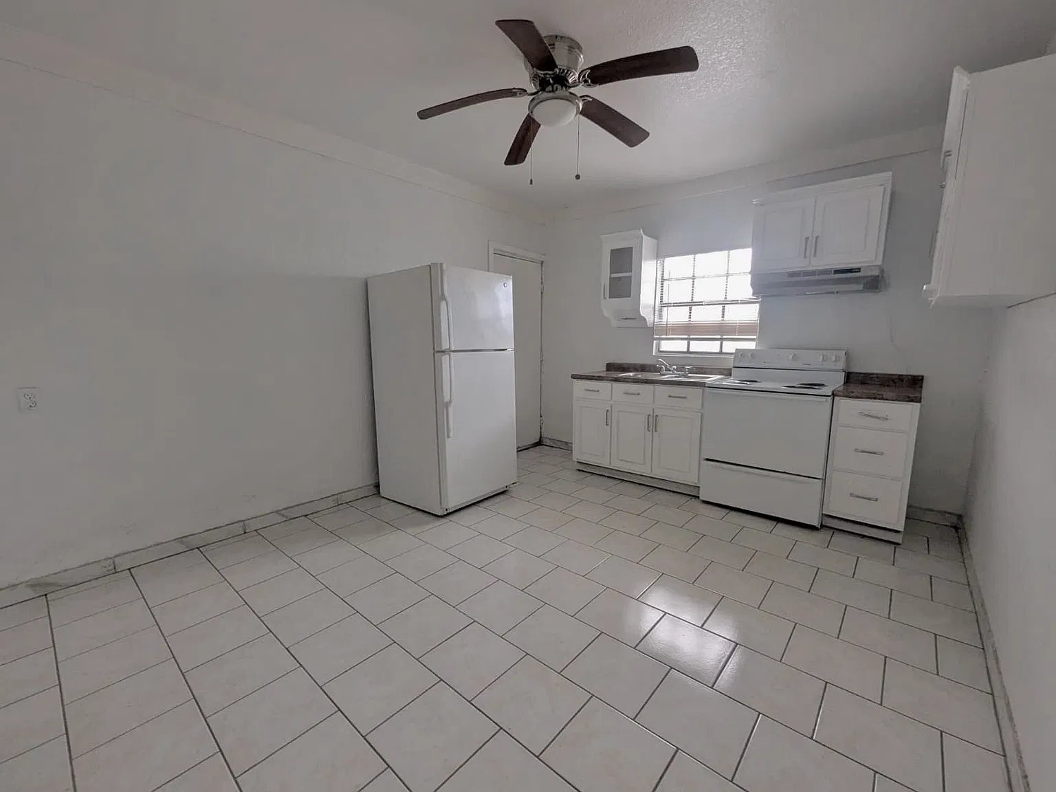 1 bed, 1.0 bath, 600 sqft, $450 — Photo 2