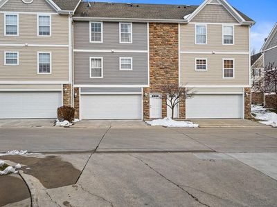 1161 Oak Creek Dr, Pleasant Hill, IA, 50327