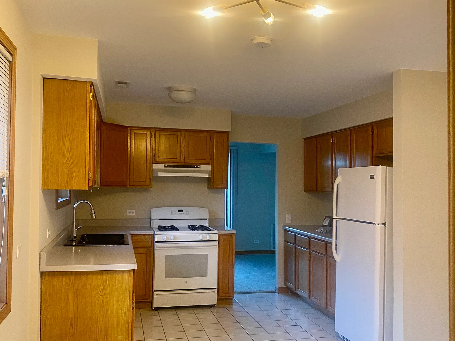 3 bed, 1500 sqft, $2,450 — Photo 2