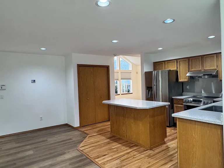 4631 NE 7th Pl — Photo 8