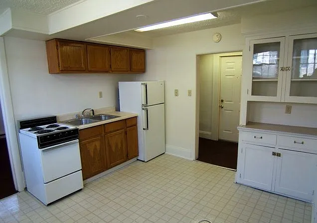 1550 E Broad St — Photo 10