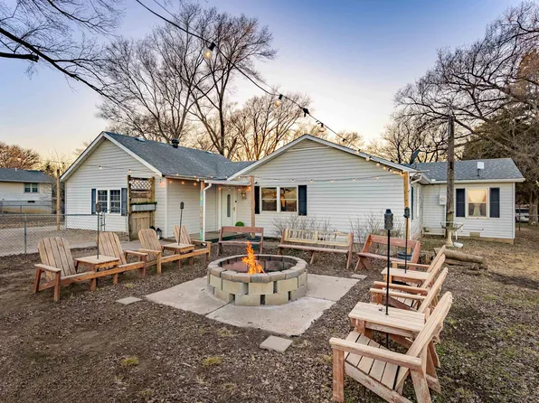 1405 N Webb Rd, Mulvane, KS 67110