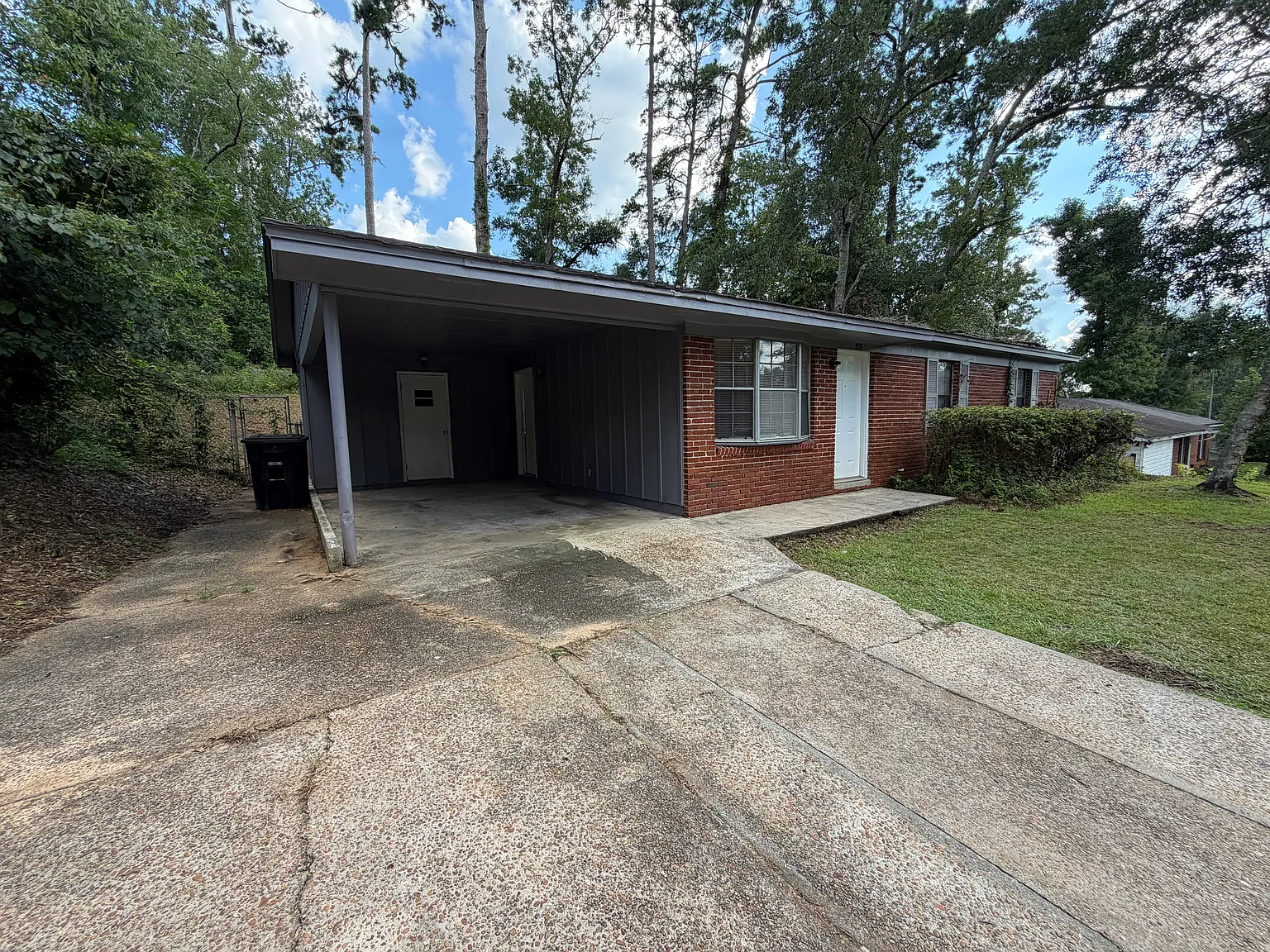 3 bed, 960 sqft, $1,650 — Photo 1