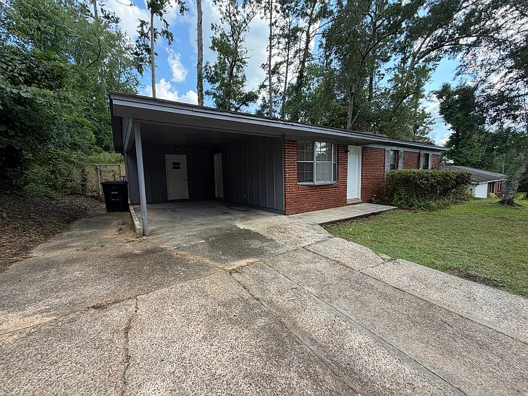 809 E Magnolia Dr — Photo 1