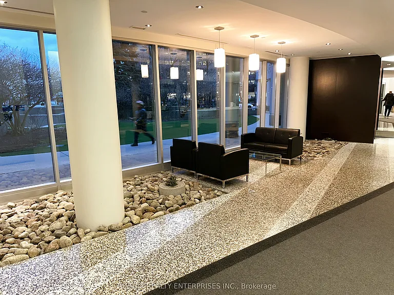 8 York St #2710 — Photo 25