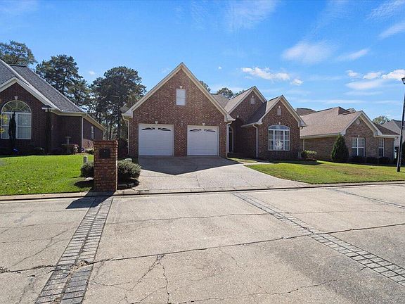 2nd image of 7 Twin Oaks Pl