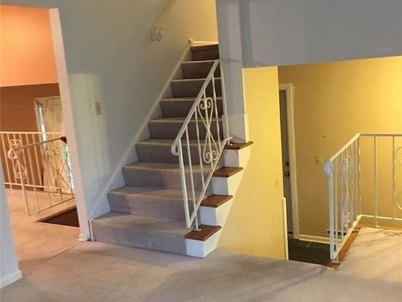 5th image of 33062 Redwood Blvd