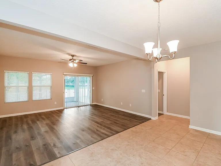 2325 Creekfront Dr — Photo 6