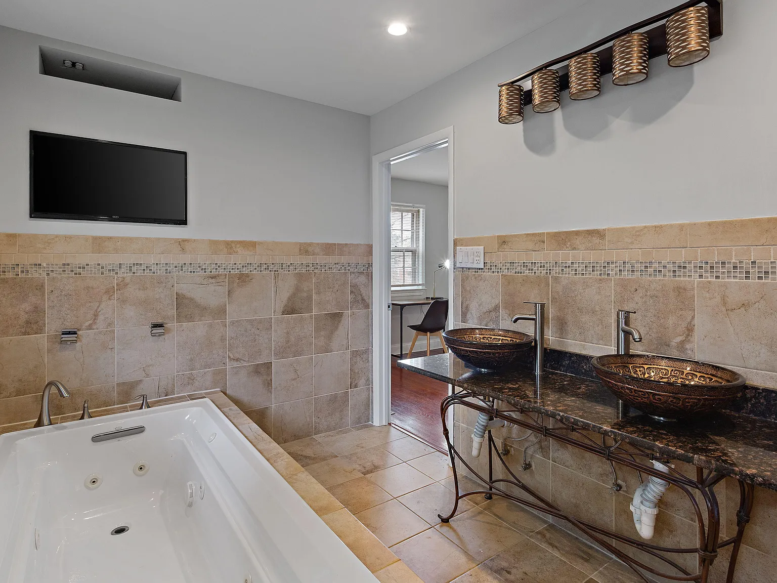 4 bed, 3.0 bath, 3136 sqft, $1,590 — Photo 3