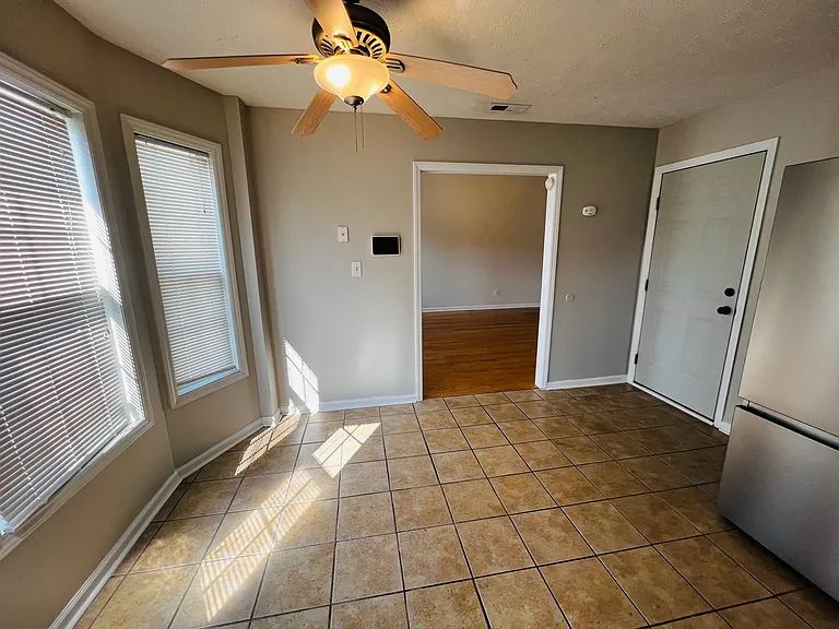 106 Alexander Ct — Photo 3