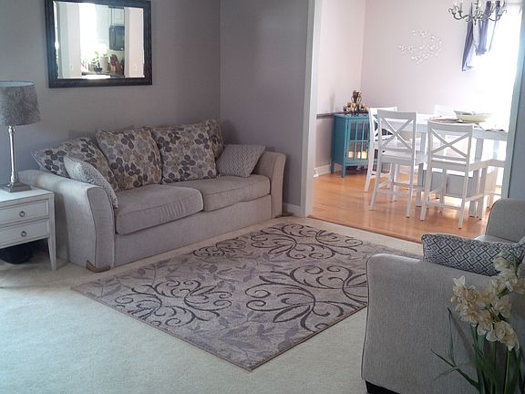 Large Living Room upom entry