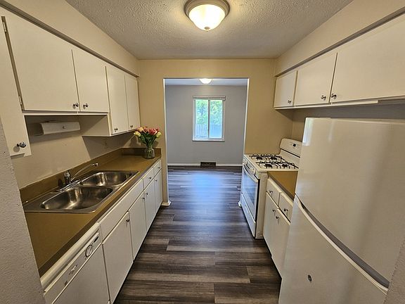 3rd image of 24600 Euclid Ave APT 304
