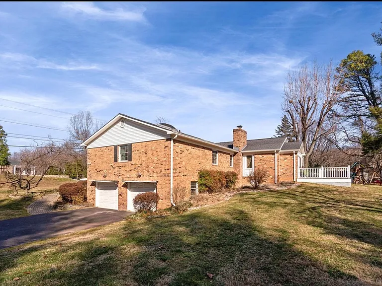 11611 Vale Rd — Photo 24