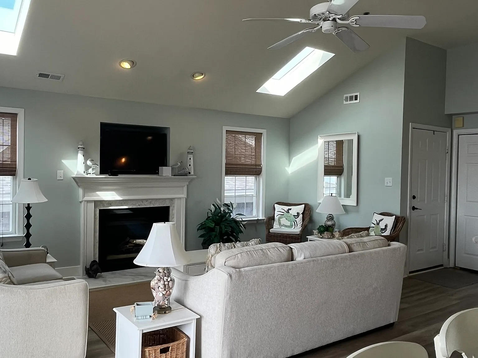 3 bed, $1,900 — Photo 2